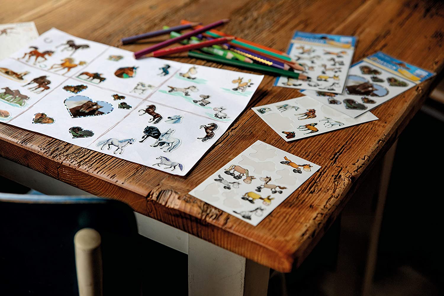AVERY Zweckform ZDesign Sticker KIDS "Pferde", beglimmert