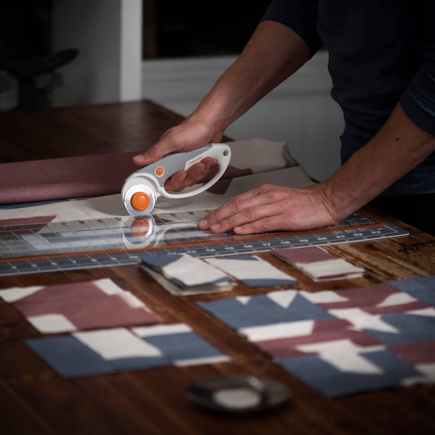 Fiskars Titan-Rollschneider Rollmesser mit Schlaufengrif...